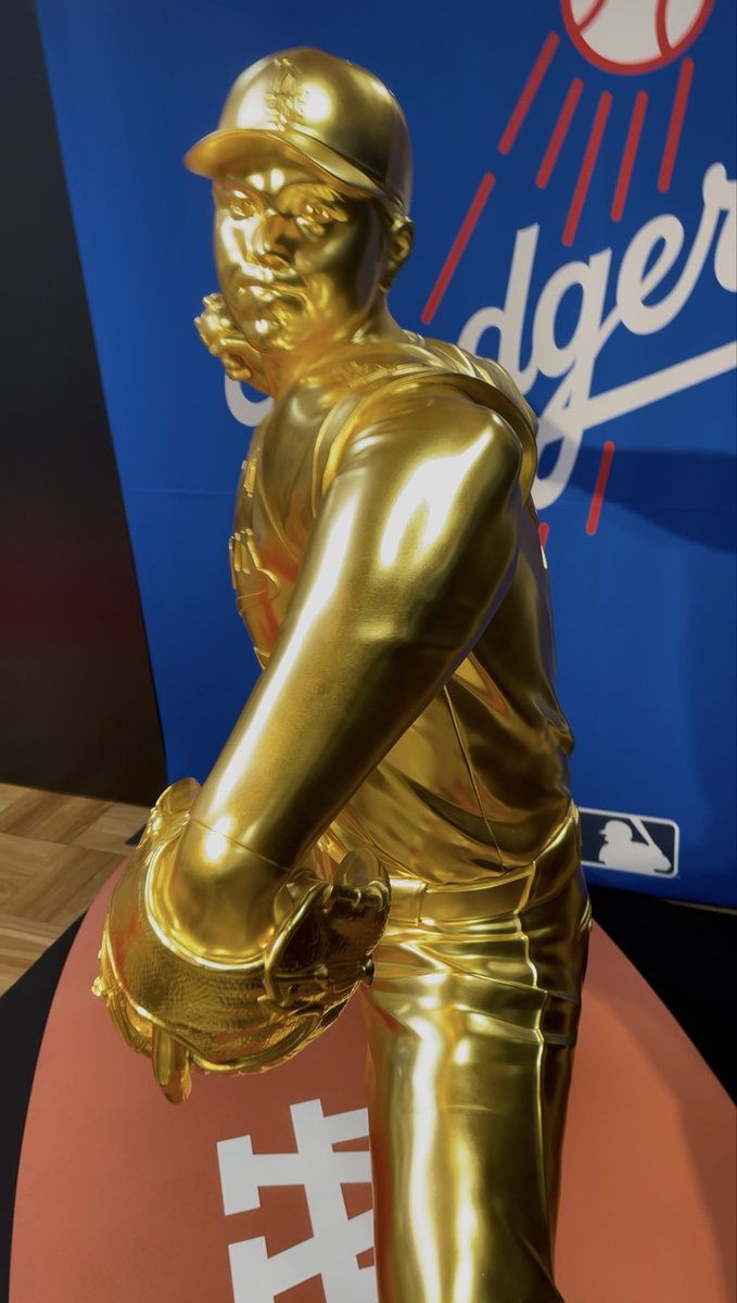 昨日は、#大谷翔平 選手のオンライン会見の直後に黄金のピッチャー 大谷翔平 選手像のお披露目イベントのため、
半蔵門のTokyoFM➡️日本橋三越本店へ、朝の東京を素早く移動！