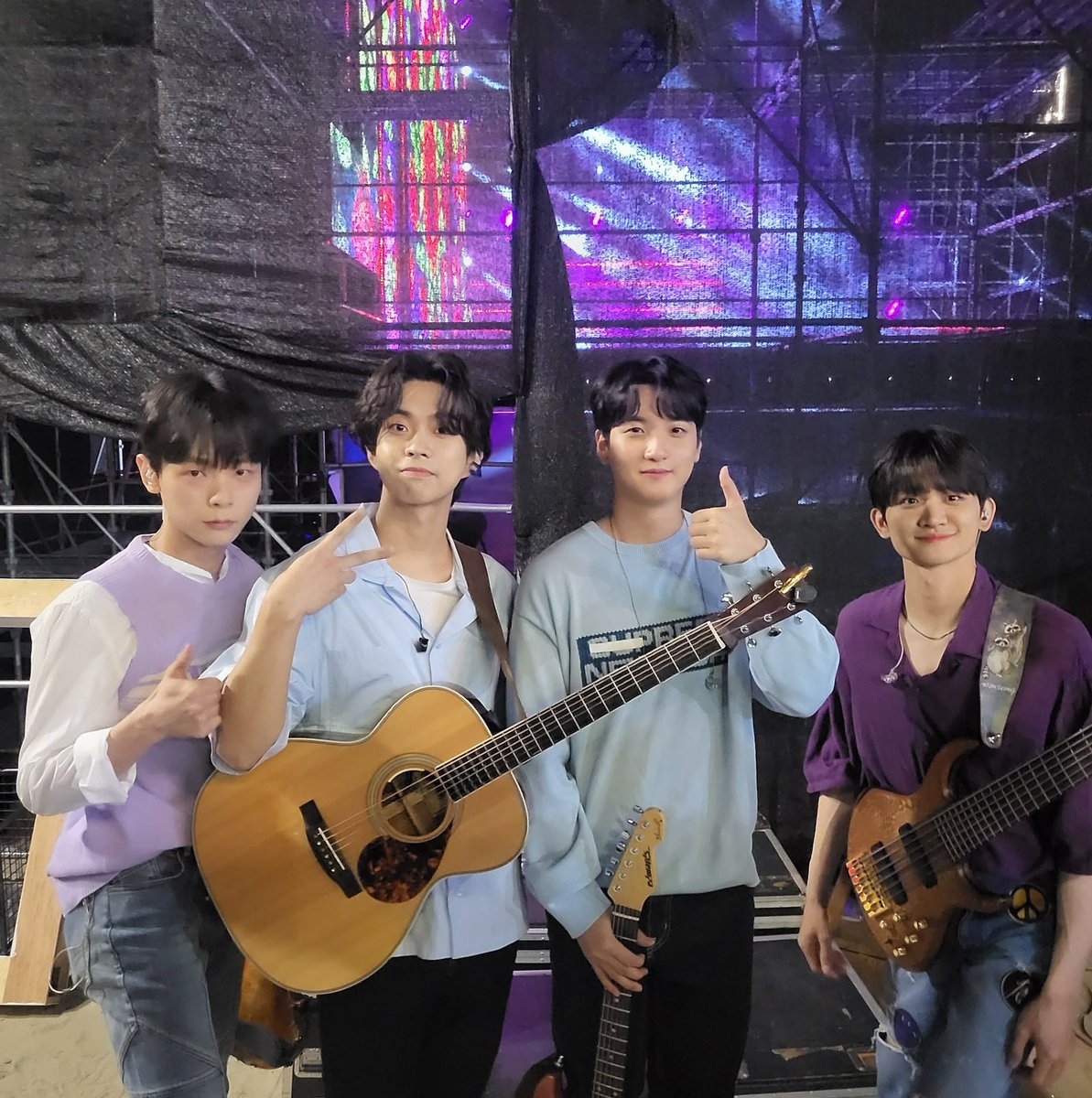 루시 단체사진중 거의 아마도 유일하게 
조원상 제일 아담하게 나온 사진