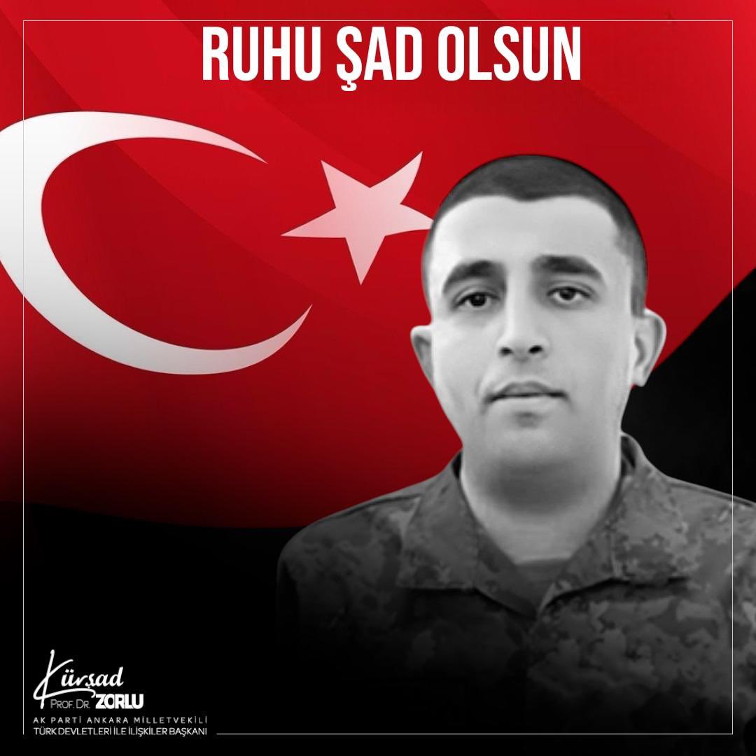 Tekirdağ'ın Hayrabolu ilçesinde vatani görevini yaparken rahatsızlanarak hastaneye kaldırılan Mehmetçiğimiz Er Yusuf Gönlüaçık şehit olmuştur.

Kahraman askerimize Allah'tan rahmet, ailesine ve sevenlerine başsağlığı diliyorum.

Milletimizin başı sağ olsun. 🇹🇷

#YusufGönlüaçık