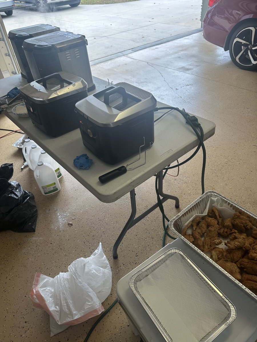 GradySutton's tweet photo. God is good. Feeding a crew.
Happy Thanksgiving! 🦃 
(6-chickens + 10 lbs of wings) https://t.co/oJARFBjlEb