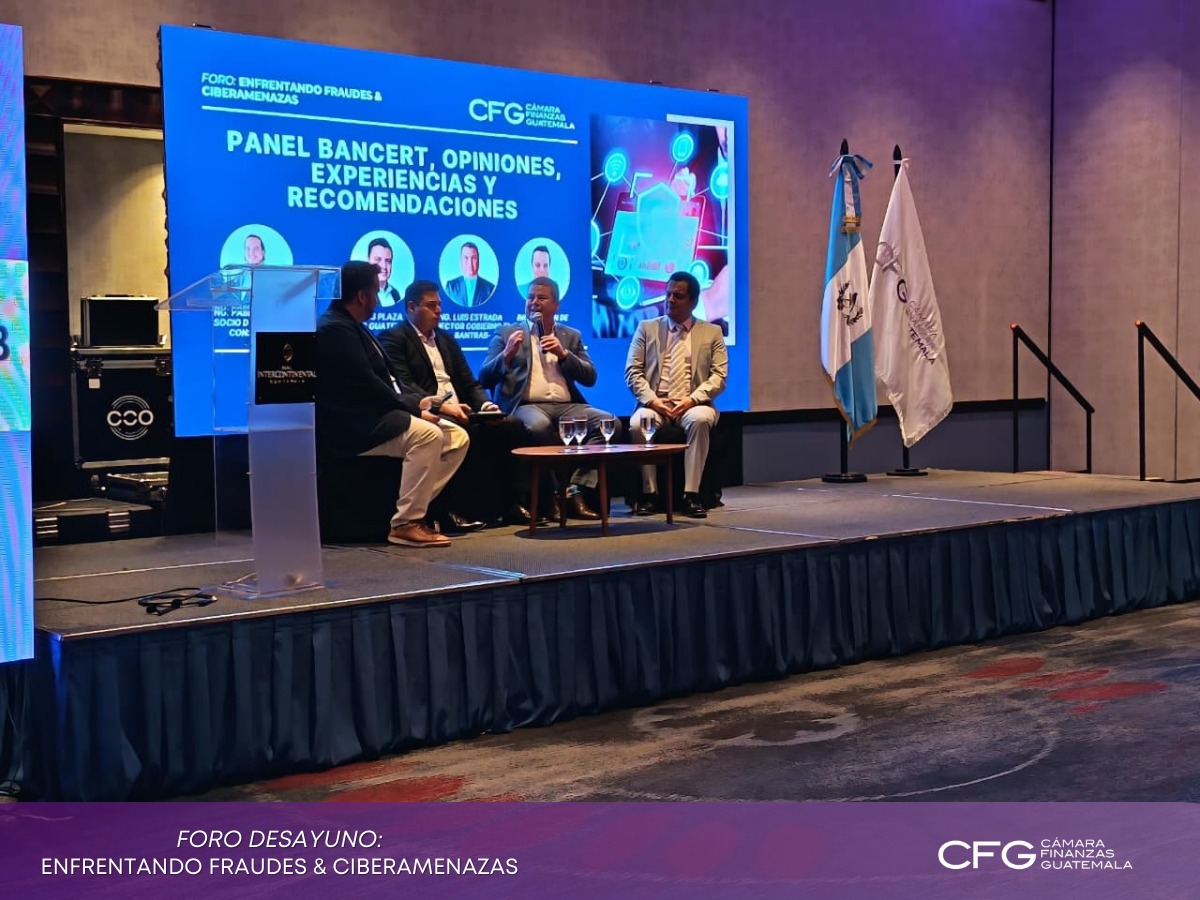 📅 26 de noviembre de 2025
Compartimos algunos momentos del Foro Desayuno “Enfrentando Fraudes &amp; Ciberamenazas” , un espacio de análisis y actualización sobre los riesgos emergentes que impactan al sistema financiero.
Agradecemos la participación de nuestros asistentes,