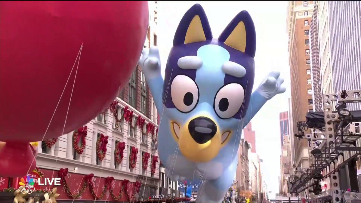 Bluey has arrive w/Keepy Uppy 🐶🎈
#MacysParade #Thanksgiving 
#Bluey #MacysThanksgivingDayParade

<a href="/Macys/">Macy's</a>
