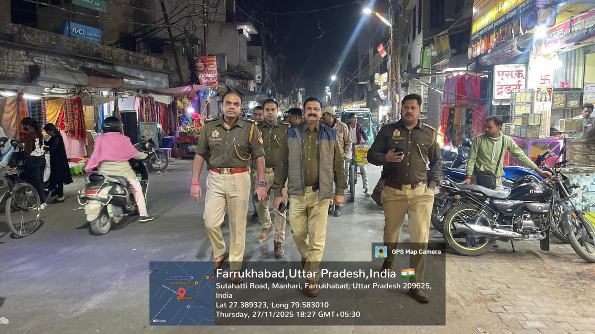 fatehgarhpolice's tweet image. पुलिस अधीक्षक जनपद फतेहगढ़ के निर्देशन में कोतवाली फर्रूखाबाद पुलिस द्वारा थाना क्षेत्रान्तर्गत शांति व्यवस्था के दृष्टिगत सुरक्षा, शांति, सौहार्द व कानून-व्यवस्था बनाए रखने हेतु प्रमुख बाजारों व मुख्य मार्गो पर पैदल गश्त की गई। #FatehgarhPolice