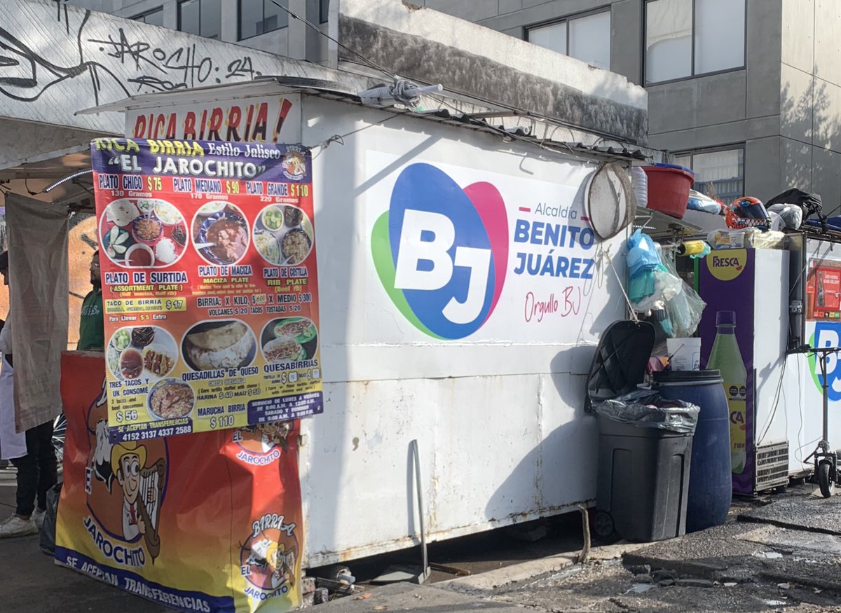 VecinosUnidosM's tweet image. Vecinos ustedes se sienten tan orgullosos como el Alcalde @LuisMendozaBJ del comercio ambulante en la @BJAlcaldia