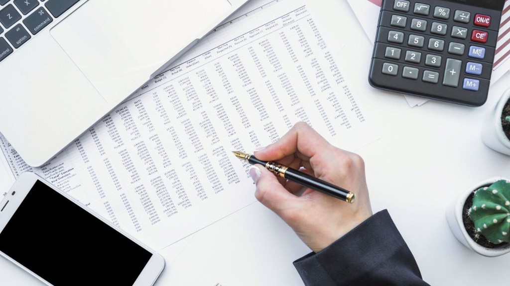 CareerReload's tweet image. An accounting degree gives you a strong start, but many professionals look for ways to stand out and increase their income. Accounting certifications help you do that.

Read more: careerreload.com/best-paying-ac…

#AccountingCertifications #Accounting #CPA #CMA #CFA