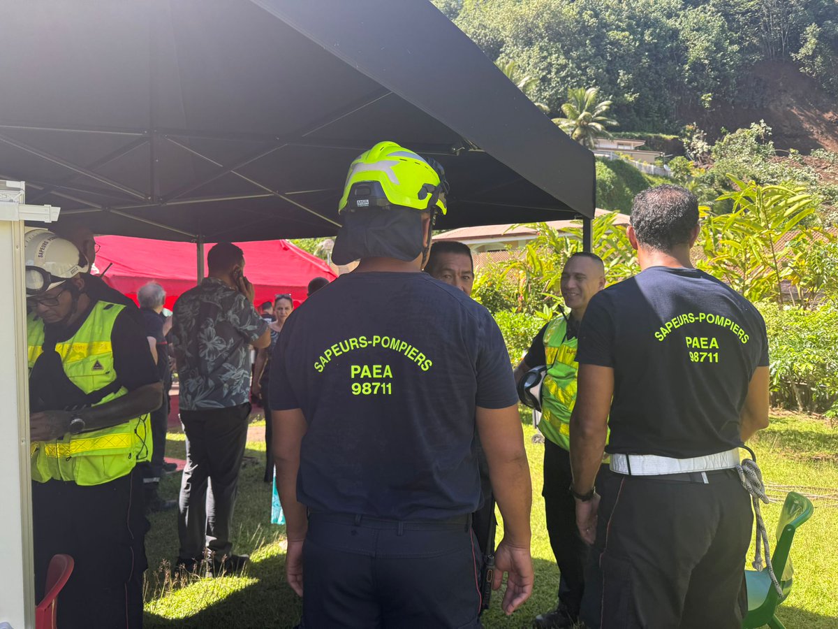 PompiersFR's tweet image. #Solidarité | Drame à #Afaahiti 🇵🇫 

Les Sapeurs-Pompiers de France leur soutien aux familles des victimes et aux proches des disparus. 

Pensées pour nos collègues @SPPolynesie , aux gendarmes et l’ensemble des forces de secours mobilisés sans relâche dans les recherches.