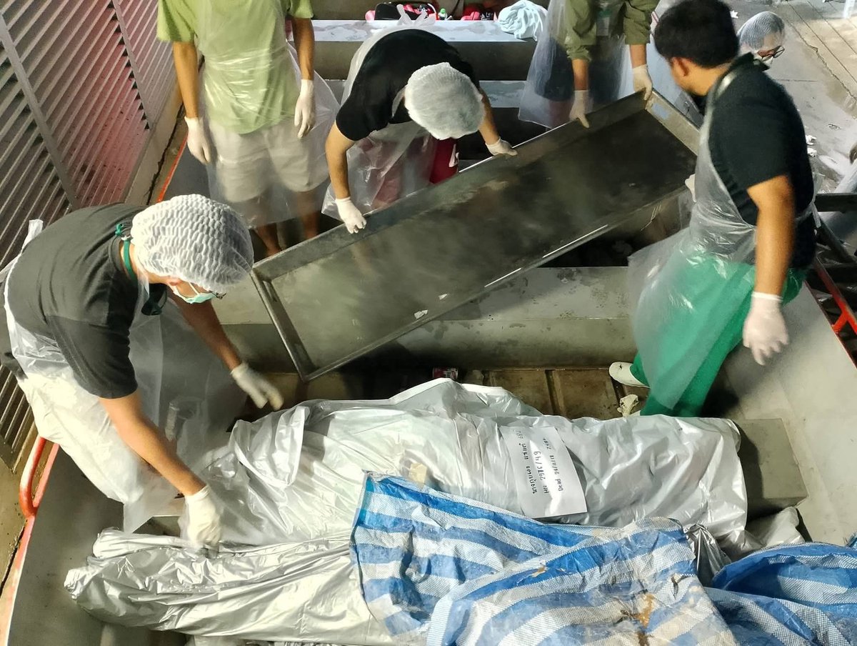 sirotek's tweet image. พบร่างผู้เสียชีวิตในพื้นที่หาดใหญ่จำนวนมาก และจำนวนเพิ่มขึ้นอย่างต่อเนื่อง #น้ำท่วม #น้ำท่วมหาดใหญ่