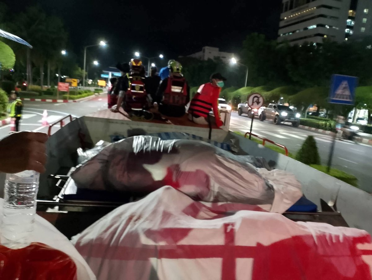 sirotek's tweet image. พบร่างผู้เสียชีวิตในพื้นที่หาดใหญ่จำนวนมาก และจำนวนเพิ่มขึ้นอย่างต่อเนื่อง #น้ำท่วม #น้ำท่วมหาดใหญ่