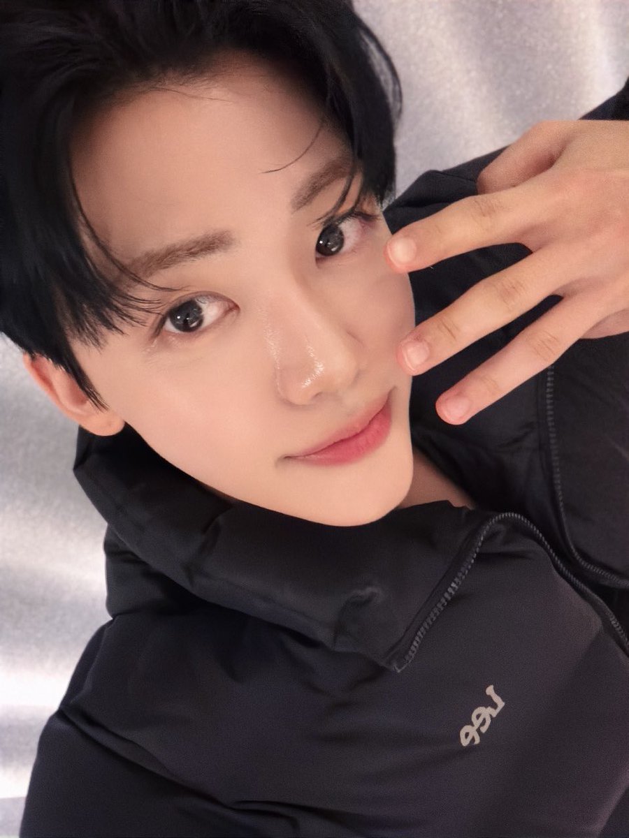 itznajaem's tweet image. JAEMIN BLACK HAIR SELCA OMG