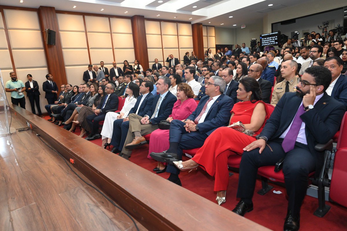 En conmemoración del Día Internacional de la Eliminación de la Violencia contra la Mujer, el #TCRD realizó la Cátedra Magistral Hermanas Mirabal, dedicada a la Dra. Ana Teresa Paradas Sánchez, primera abogada de la República Dominicana.