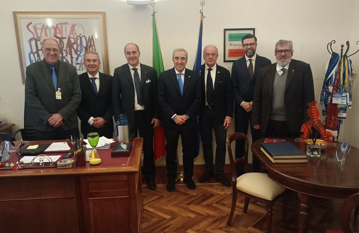 Con Angelo Vaccarezza ho incontrato alcuni sindaci dei piccoli comuni della Provincia di Savona. Abbiamo parlato delle problematiche che i sindaci riscontrano nella quotidianità amministrativa.