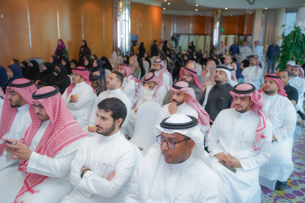 #happening

مقتطفات من المحاضرات العلمية لليوم الأول من المؤتمر السعودي العالمي لطب الأسنان  - جدة 

From Case to Concept - Evolving Tools and Techniques in Implant Prosthodontics 

✨️Speaker: Dr. Turki Alkhallagi 

📅 27–29 November 2025  
📍 Jeddah Hilton - Amwaj