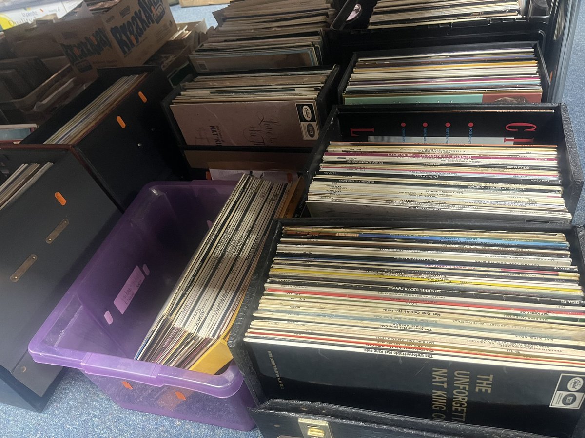 Auctionwint's tweet image. An impressive collection of records, postcards, and cigarette cards from a recent house clearance is now ready to be catalogued for our 15th December auction 👏🏼

A great opportunity for collectors to find something special!😆

#lichfieldauction #lichfield #FreeValuations