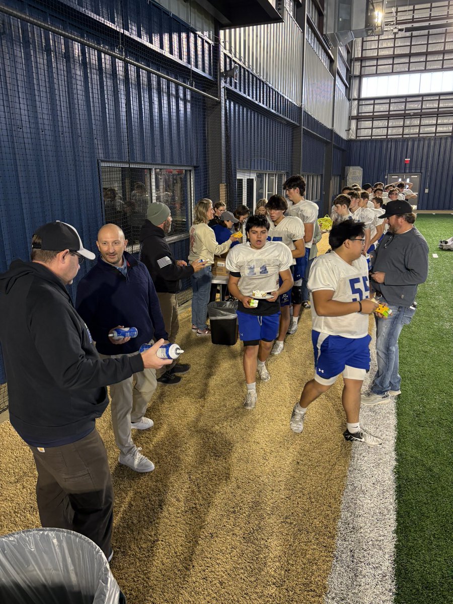 Happy Thanksgiving! Extremely THANKFUL for these young men, Coaches, and our Parents/Booster Club!! Fried pies served after practice Thanksgiving week is a tradition <a href="/Rejoice_Eagles/">Rejoice Athletics</a> Football!!! 🦅⬆️✝️🦃🍁🍽️