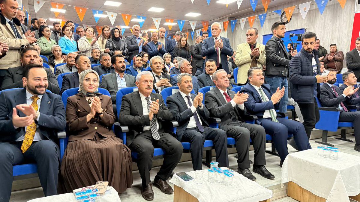 📍 Hakkari İl Danışma Meclisi

Hakkari’nin samimiyetini, dağlarının vakur duruşunu ve insanının gönül zenginliğini hissederek İl Danışma Meclisi toplantımızı gerçekleştirdik.
Teşkilatımızın her kademesinde hissedilen fedakârlık, emek ve kararlılık; Hakkari’nin geleceğine