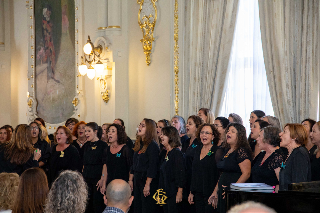 El Salón Dorado se llenó para los Domingos Musicales con el concierto del VIII Festival Int de Música Coral de Canarias
La Coral Amati, el Coro Candidito de Teror, Donna Voce y la Coral Polifónica de Arucas ofrecieron interpretaciones magníficas y muy aplaudidas

#Música #Corales