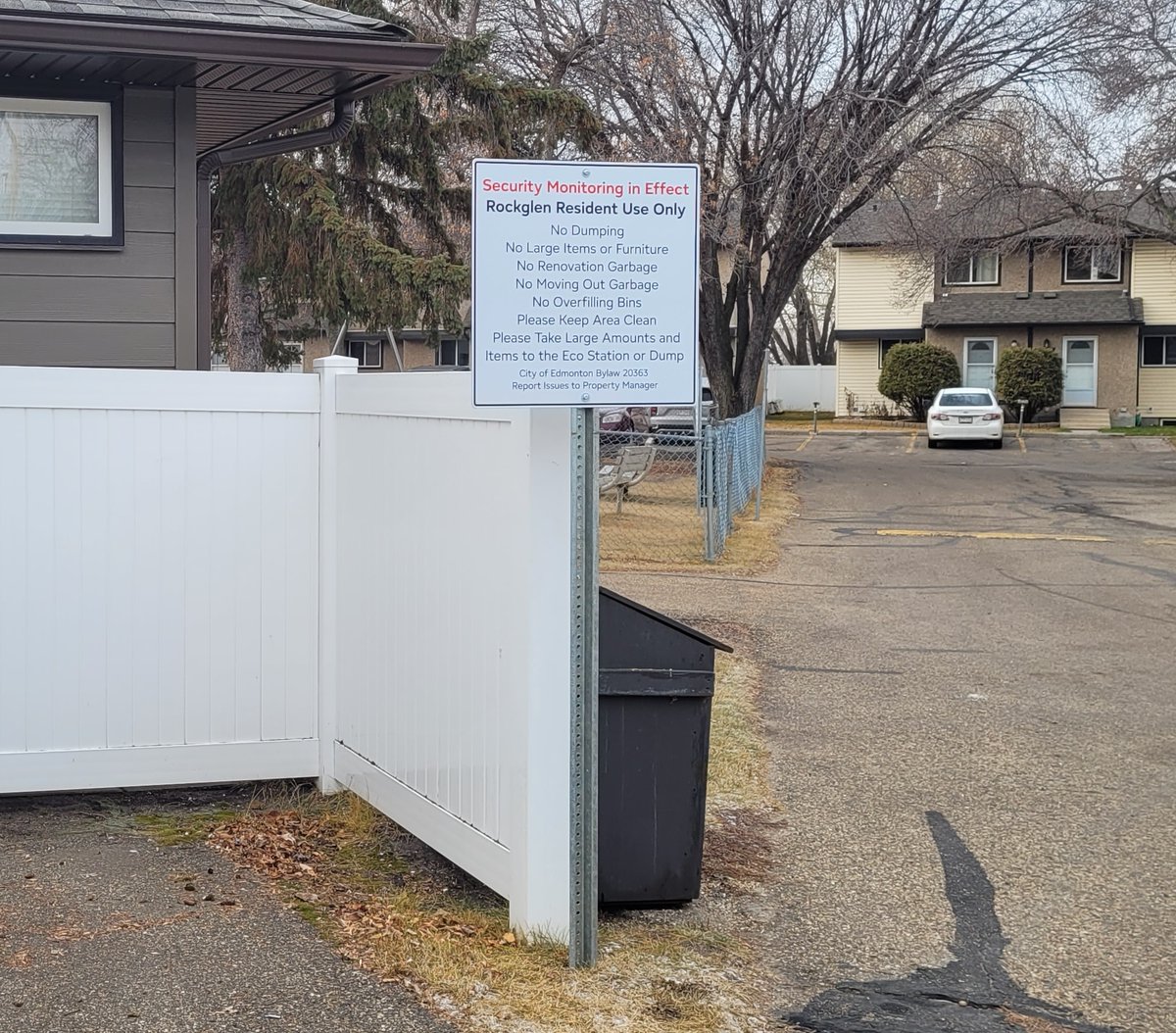 signaramaEDM's tweet image. 🔒 New security monitoring sign installed for @kdmmgmt  at Rockglen! 
Clear messaging = a cleaner, safer community. #YEG #CustomSigns #CommunitySafety