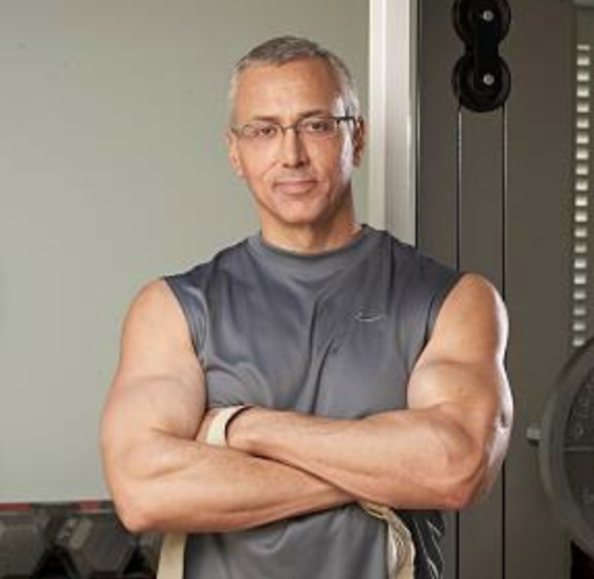 macdommy's tweet photo. Feeling nervous how many more 16 year olds are gonna get pregnant now that Dr. Drew is ripped.  #takesgiving @adamcarolla @jimmykimmel https://t.co/iotYDTz9XB