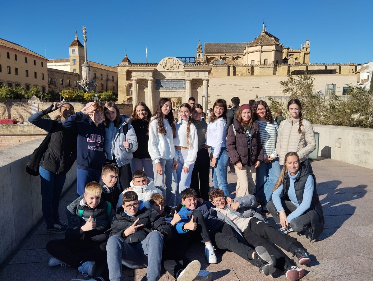 2°C ESO visita Córdoba acompañados por su tutora, Carmen Villar, y su profesora de Geografía e historia, Sonia Aumente.
