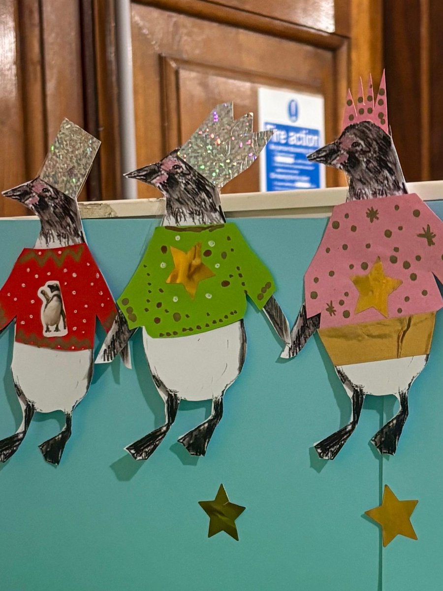 CharltonLib's tweet image. Christmas is coming to #CharltonLibrary! 🐧 Pop in during library opening hours to browse and borrow items to get into the festive spirit, read some themed stories or join in with Christmas crafts 🎄 #LoveYourLibrary