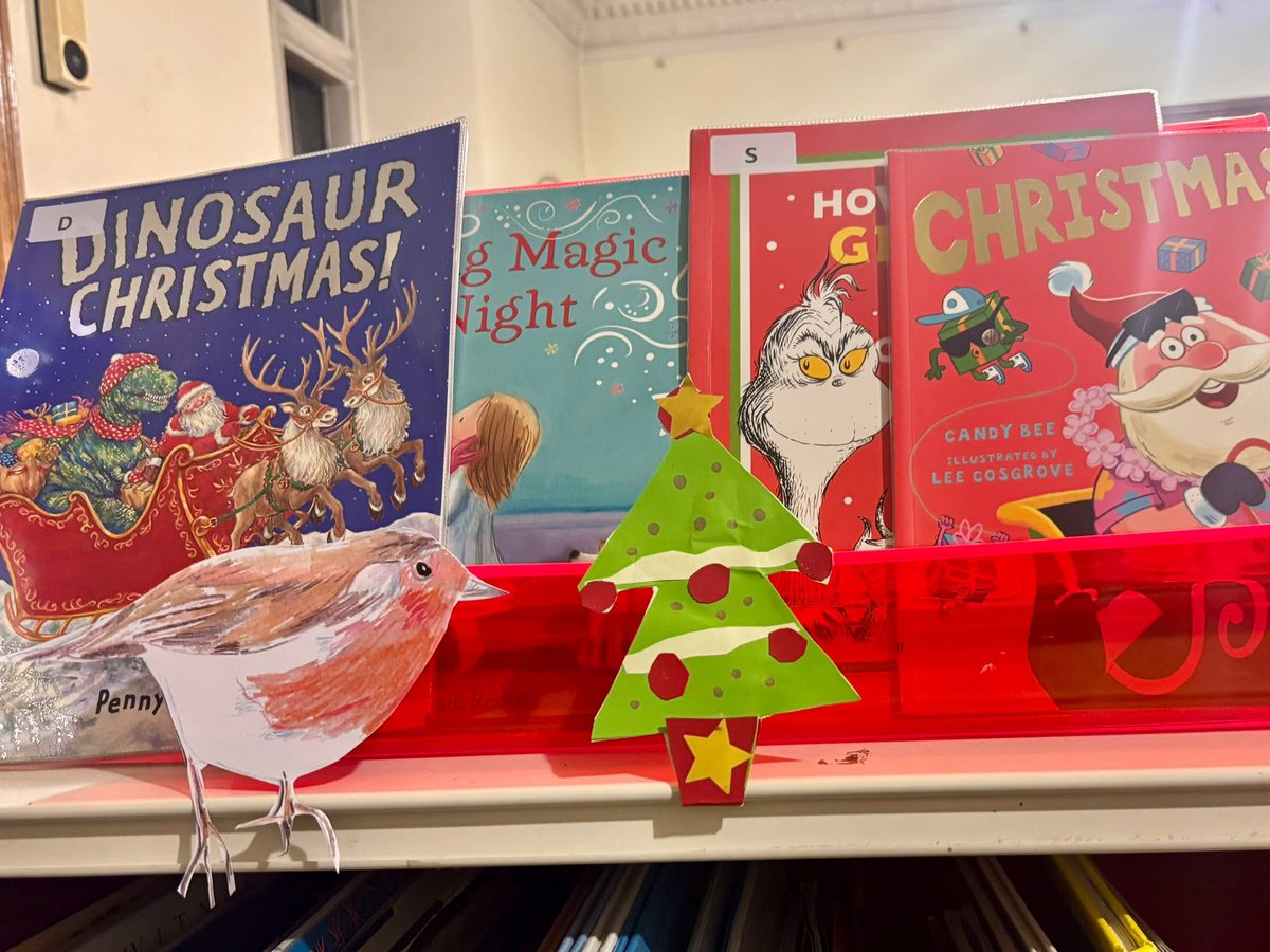 CharltonLib's tweet image. Christmas is coming to #CharltonLibrary! 🐧 Pop in during library opening hours to browse and borrow items to get into the festive spirit, read some themed stories or join in with Christmas crafts 🎄 #LoveYourLibrary