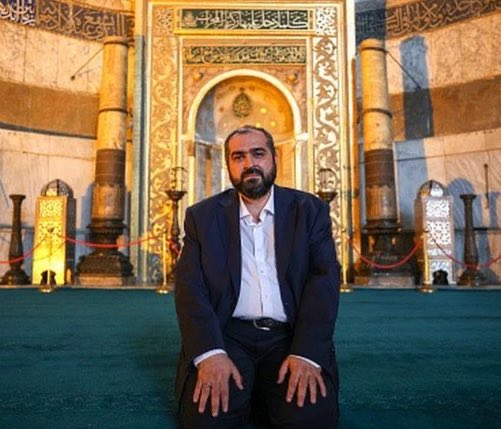 Eski Ayasofya imamı Mehmet Boynukalın:

Hükumet eğer aileyi gerçekten kurtarmak ve nüfusun azalmasına çare bulmak istiyorsa; Allah'ın Kitabında, Peygamberinin sünnetinde ve milletimizin örf ve adetinde bilinen geleneksel aile değerlerini ihya etmeye çalışmalıdır.