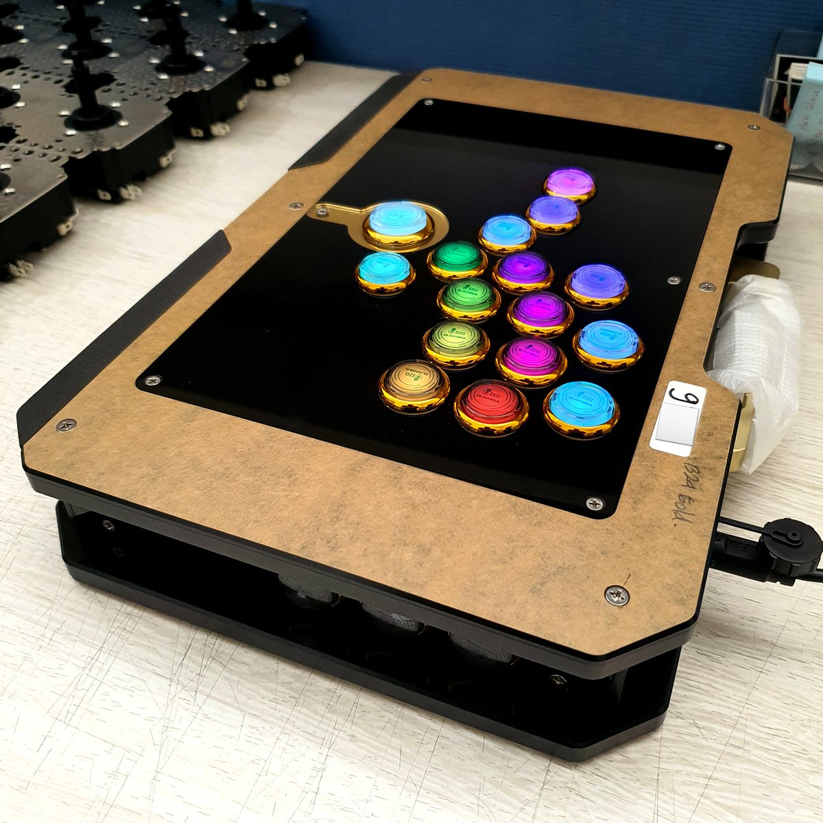 goldenlever's tweet photo. Belongs to one of the best Nina players!
He has two weapons now, #VB1 and #VM6R.. Please welcome @Jodd28! 🙏

* VM6R B24 Custom Layout
* #Brook Gen5 PCB
* #Qanba KS Buttons
* CQD Connection https://t.co/H9XEzRCY0o