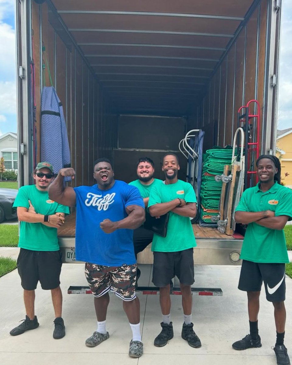 We are so thankful for our amazing customers and getting to move their worlds! Happy Thanksgiving to the HUNK family! 💪💚🧡

#CollegeHUNKS #Thanksgiving #Family #WhooHUNK #MoveTheWorld