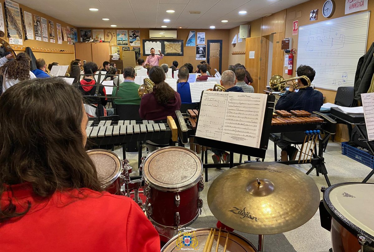 🥁Nuestros ensayos están siendo dedicados a preparar el 𝗖𝗼𝗻𝗰𝗶𝗲𝗿𝘁𝗼 𝗱𝗲 𝗡𝗮𝘃𝗶𝗱𝗮𝗱 𝟮𝟬𝟮𝟱🎶

🎄¡Muy pronto os daremos todos los detalles, adelantando que este será un concierto único, familiar y muy navideño! 🎁🤶🏼