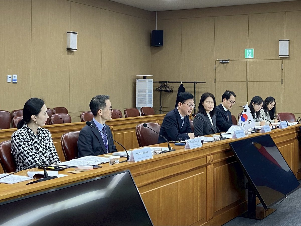 PS Eksiri co-chaired the 1st Thailand - ROK Strategic Dialogue with the First VFM of the ROK to advance the Strategic Partnership e.g. coop. in the defence industry and combat against online scams. They hope to increase bilateral trade to 30 billion USD and promote more Korean