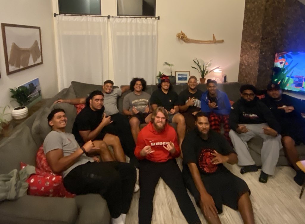 TevitaLose's tweet image. Attitude of Gratitude. Energy and Effort. Thankful for this team. Happy Thanksgiving. #GoAztecs #AztecFAST 🍢 x #BeTheAlpha 🐺