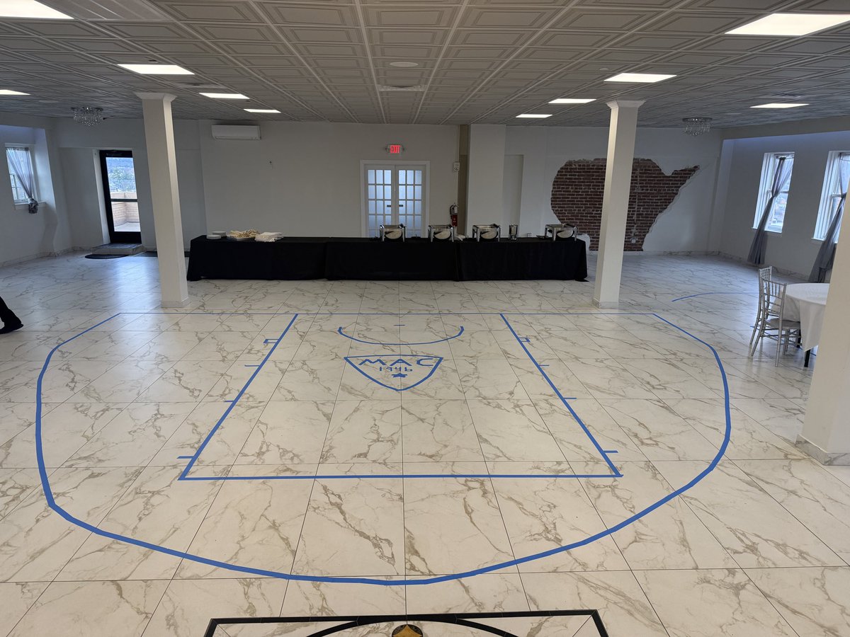 BSUMBB_Managers's tweet photo. Starting off our MTE right! An amazing Thanksgiving meal and a home court! Happy Thanksgiving everyone! #detailsmatter #FINDaWAY #MTE https://t.co/TePg5547j6