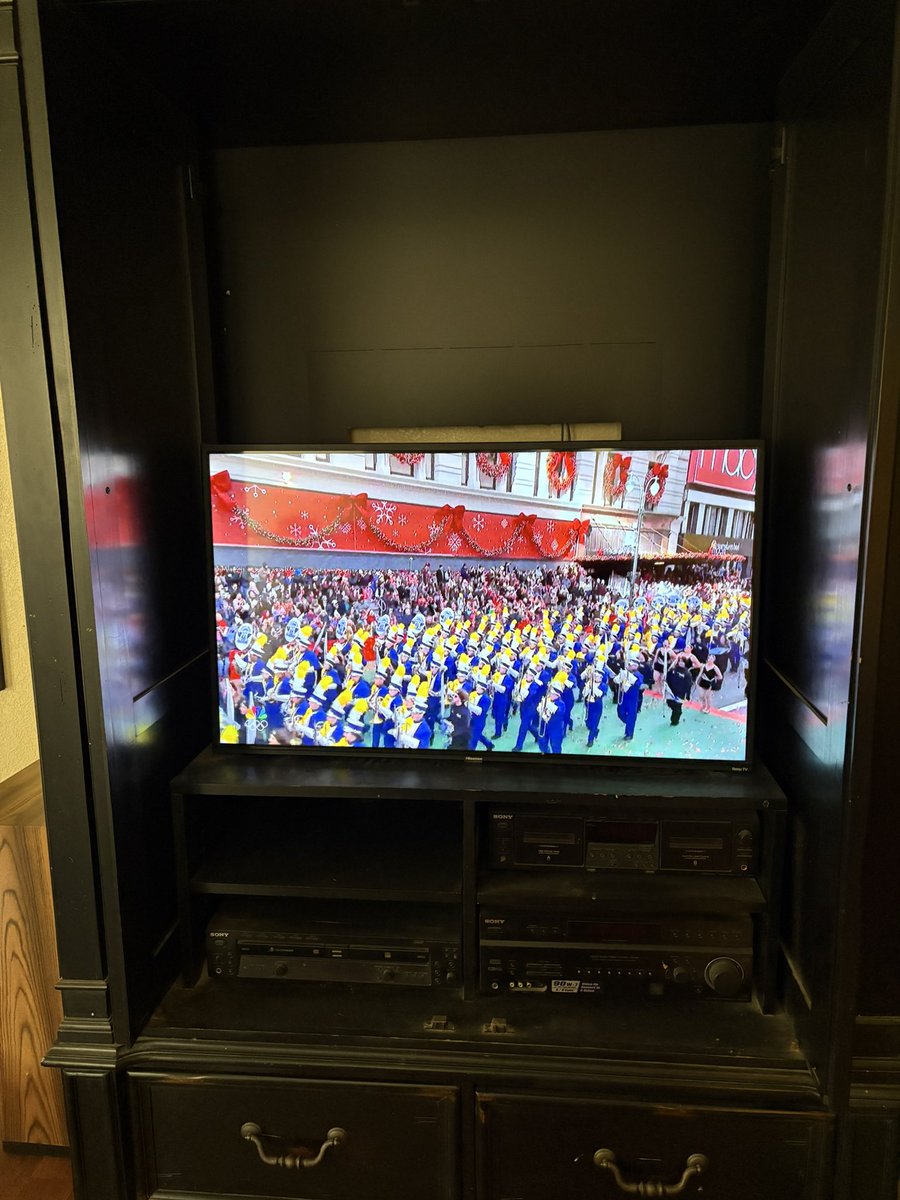 puffkee's tweet photo. So thrilled to see my Lumberjacks in the Macy’s parade! Happy Thanksgiving to all! @NAUAlumni https://t.co/ymvMxSdraX