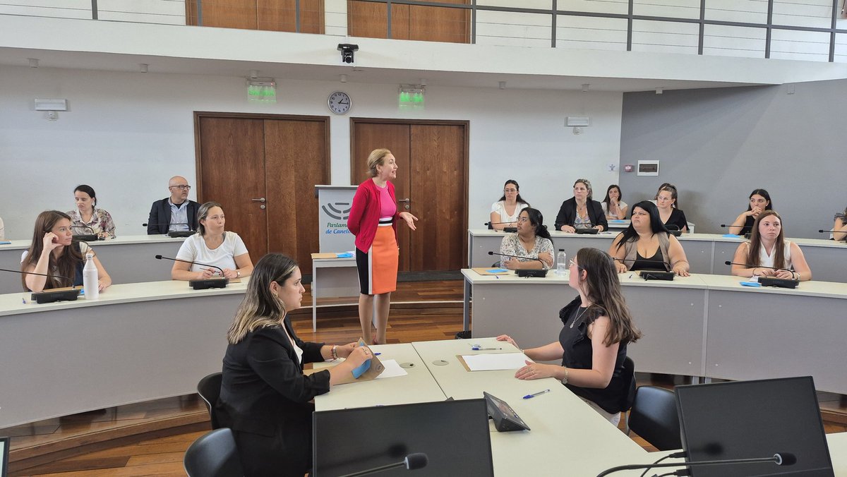 JuntaCanelones's tweet photo. 🖋  Llamado N° 3/2025
Se realiza la prueba de oposición  correspondiente al llamado de escribano público. 

📍 Sala de sesiones https://t.co/Nzy8715M8G