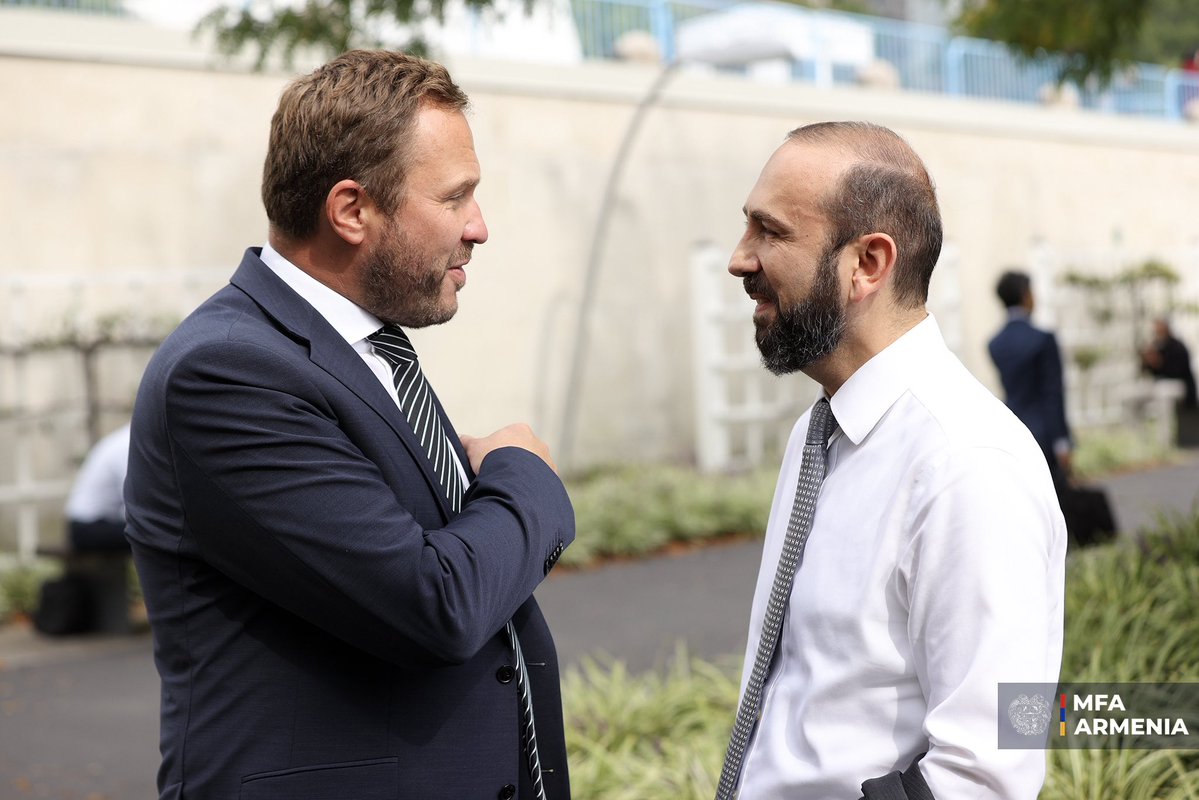 AraratMirzoyan's tweet image. Had 📞 call w/my dear friend 🇪🇪FM @Tsahkna.

Highly appreciate #Estonia’s decision to open an Embassy in #Armenia in 2026, a step reflecting our strong partnership &amp;amp; readiness to further deepen cooperation.

Discussed advancing 🇦🇲-🇪🇺agenda, including for stronger #connectivity.