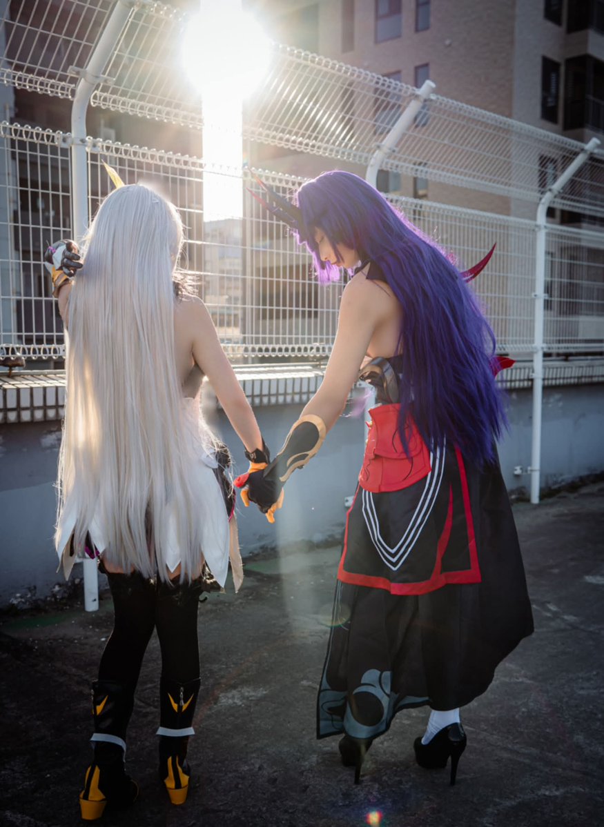 gint254's tweet image. ⛅屋頂🪜

「真希望每天都能有這麼美的光」

「呵呵，每天都有喔」

「為什麼?」

「因為妳在」

雷電芽衣_ Kellie Chiu
琪亞娜_ 我
攝影_ 孫吉良

#崩壞3rd #崩坏3 #崩壊3rd #HonkaiImpact3rd
#雷電芽衣 #RaidenMei
#琪亞娜 #kianakaslana