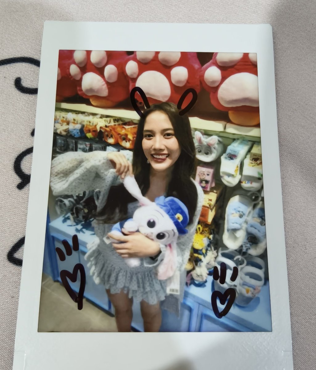 zuuzuushii's tweet image. เพิ่งกลับถึงบ้านและโพลารอยด์จาก Miniso ส่งถึงแล้ว น่ารักมากๆๆๆ 😭 ชุบชูหัวใจวันที่งานหนักสุดๆ ขอบคุณนะคะ รักน้องฟรีนจัง 🥹
#MinisoXFreenSarocha
#srchafreen
