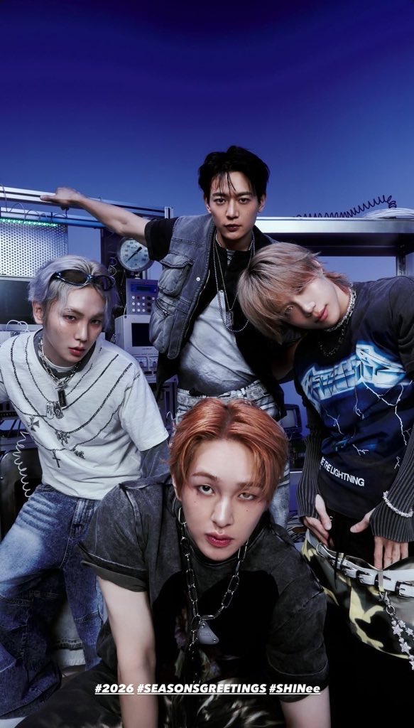 FleurdeNeige10's tweet image. #SHINee as 4 masterpieces of aesthetic irritation:

Front = Caravaggio lead on the brink of smiting
Right = Mannerist saint done posing for mortals
Left = Futurist who’s seen the next century and regrets it
Back = Neoclassical hero wondering why he achieved “ideal form” for this