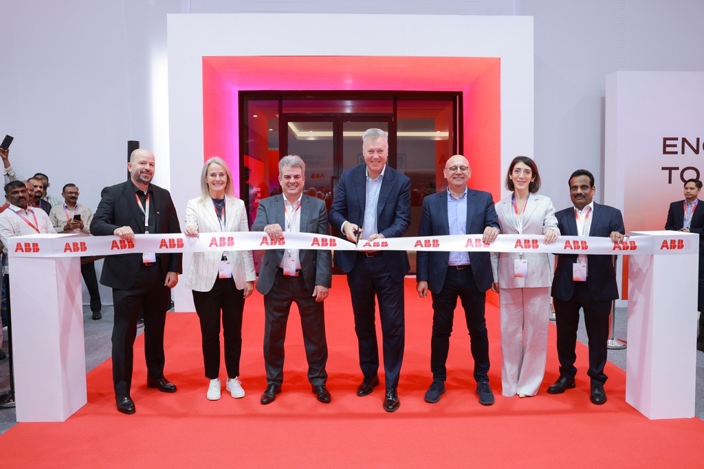 ABBelec's tweet image. ABB opens a new $2M training &amp;amp; customer experience center in Dubai to equip 2,000 engineers annually with AI &amp;amp; digital skills - accelerating the Middle East’s energy transition. bit.ly/4oj3Mmc
