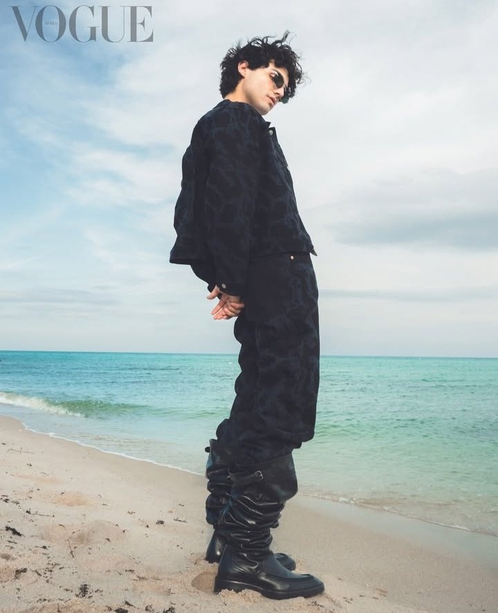 "Dueño Del Cielo" el quinto álbum de estudio de #HUMBE estará disponible este 6 de Diciembre. 🌟☁️