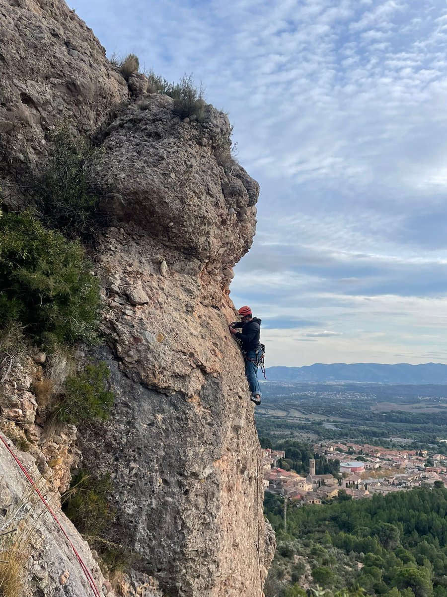 15-16-22-23/11 2025 FORMACIÓ ESCALADA: CURS D'ESCALADA EN ROCA. Nivell 1 🧗
Excursió amb CE Pica d'Estats

La millor manera d'iniciar-se a l'escalada!! Amb tècnic titulat, de forma progressiva, a prop de Barcelona i coneixent a gent meravellosa!!

#cepicadestats #escalada