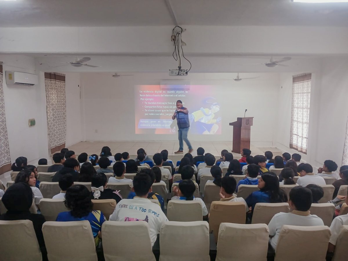 CEPSQROO's tweet photo. Visitamos la Secundaria David Alfaro Siqueiros con la plática “Prevención de la Violencia Digital” para sensibilizar a las y los estudiantes sobre los riesgos en redes sociales y videojuegos. https://t.co/AyRSRhCE31