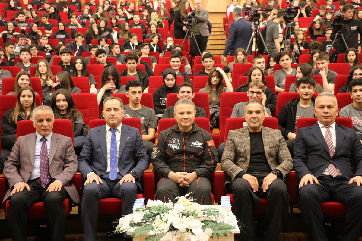 🚀 Köklerden Göklere Uzanan Bir Buluşma

İlçe Millî Eğitim Müdürümüz Metin ÇANGIR, şube müdürlerimiz, kurum müdürlerimiz, değerli öğretmenlerimiz ve sevgili öğrencilerimizin katılımıyla; Türkiye Yüzyılı Maarif Modeli’nin “Köklerden Göklere” anlayışı doğrultusunda ilham veren bir