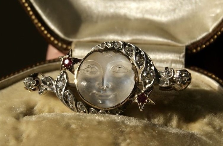 Victorian brooch, London, England, c.1890.