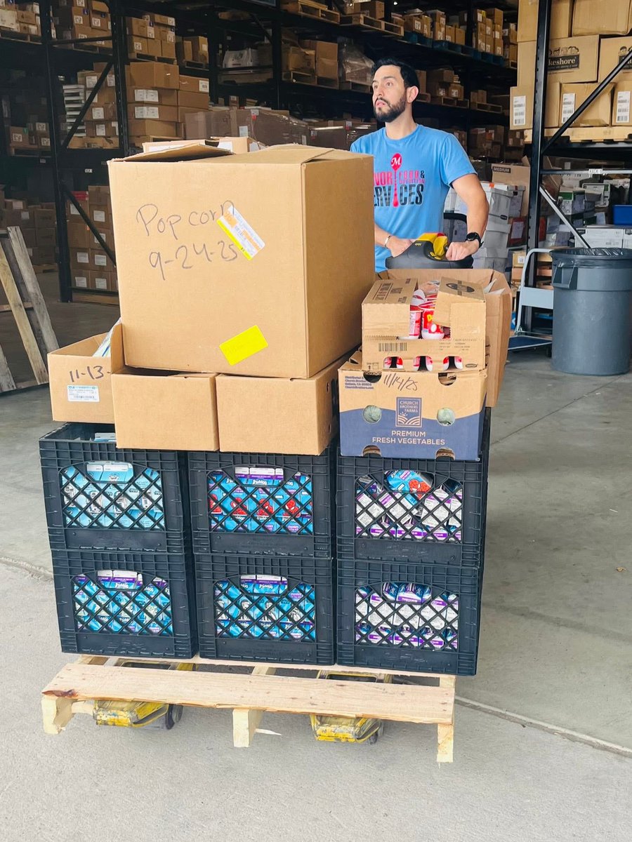 ManorISD's tweet image. 🦃Happy Thanksgiving to all of our students, staff, families, and Manor Community! We hope your holiday is filled with joy. From student and district service projects, to warm family lunches, we have so much to be thankful for in our community.🧡🤎