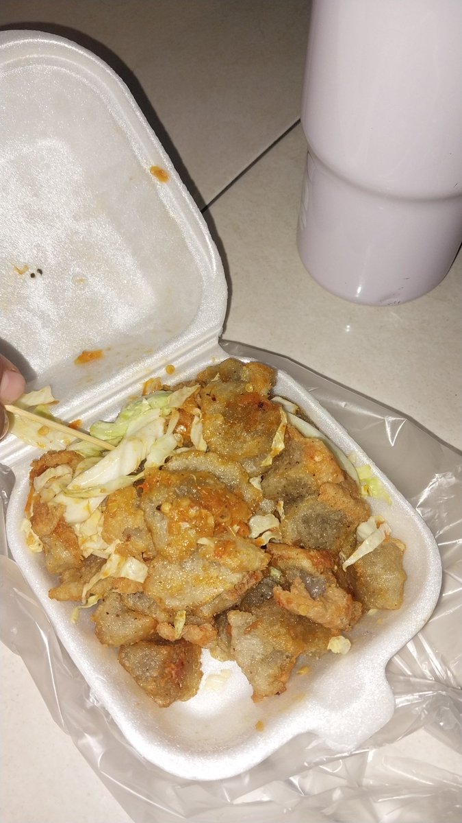 halolyssa's tweet image. diet ga makan nasi tp makan tahu kocek