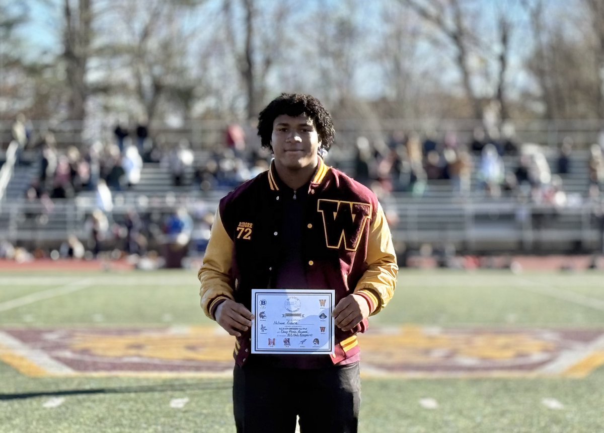Congratulations to Naheem Ridore ‘25, the Bay State Conference Male recipient of the Flutie Award!