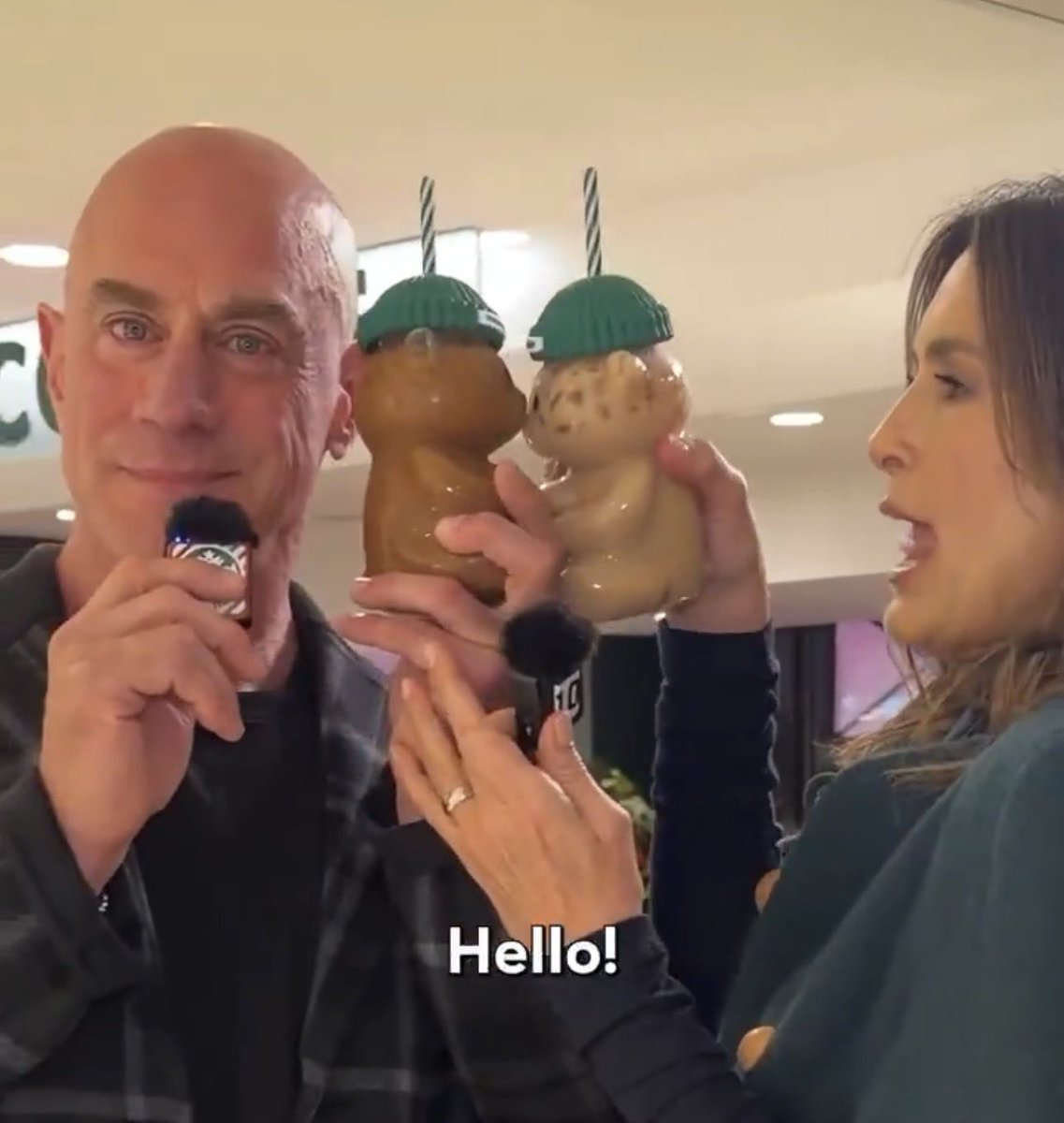 oliviaxstabler's tweet image. At least their bears are kissing 💀😂😭