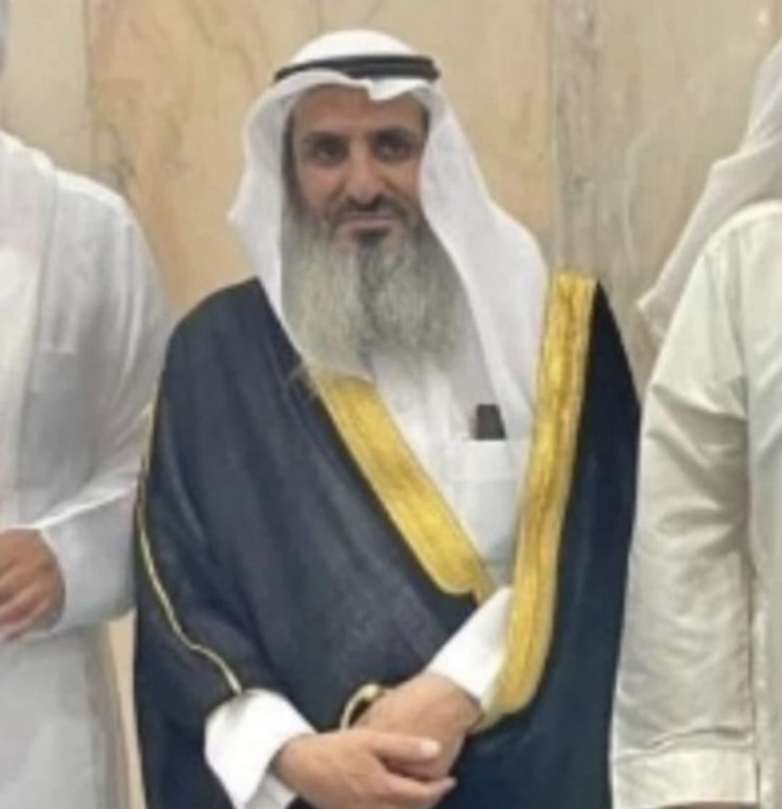 بقلوب مؤمنة بقضاء الله وقدره، اتقدم بخالص العزاء وصادق المواساه الى عائلة آل شبنان  في وفاة  المغفور له بإذن الله الشيخ / عبدالرحمن بن محمد بن شبنان المعاوي  نائب قبيلة الضلالعه  من معاوية .

وأسأل الله العلي القدير أن يتغمده بواسع رحمته، ويجعل مثواه الجنة، ويعفو عنه ويثبته عند