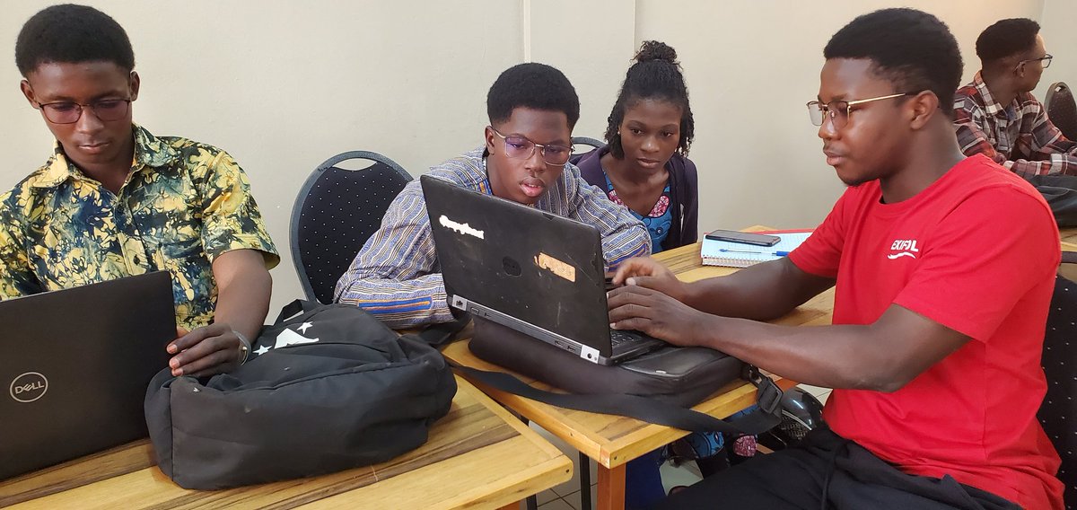 InkubaA's tweet image. CATS Hackathon 2025, Burkina Faso
Teams discussing projects
#catshackathon #CardanoCommunity #cardanoafricasummit